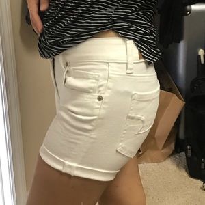 NWT AmericanEagle Women’s Size 2 White Midi Shorts